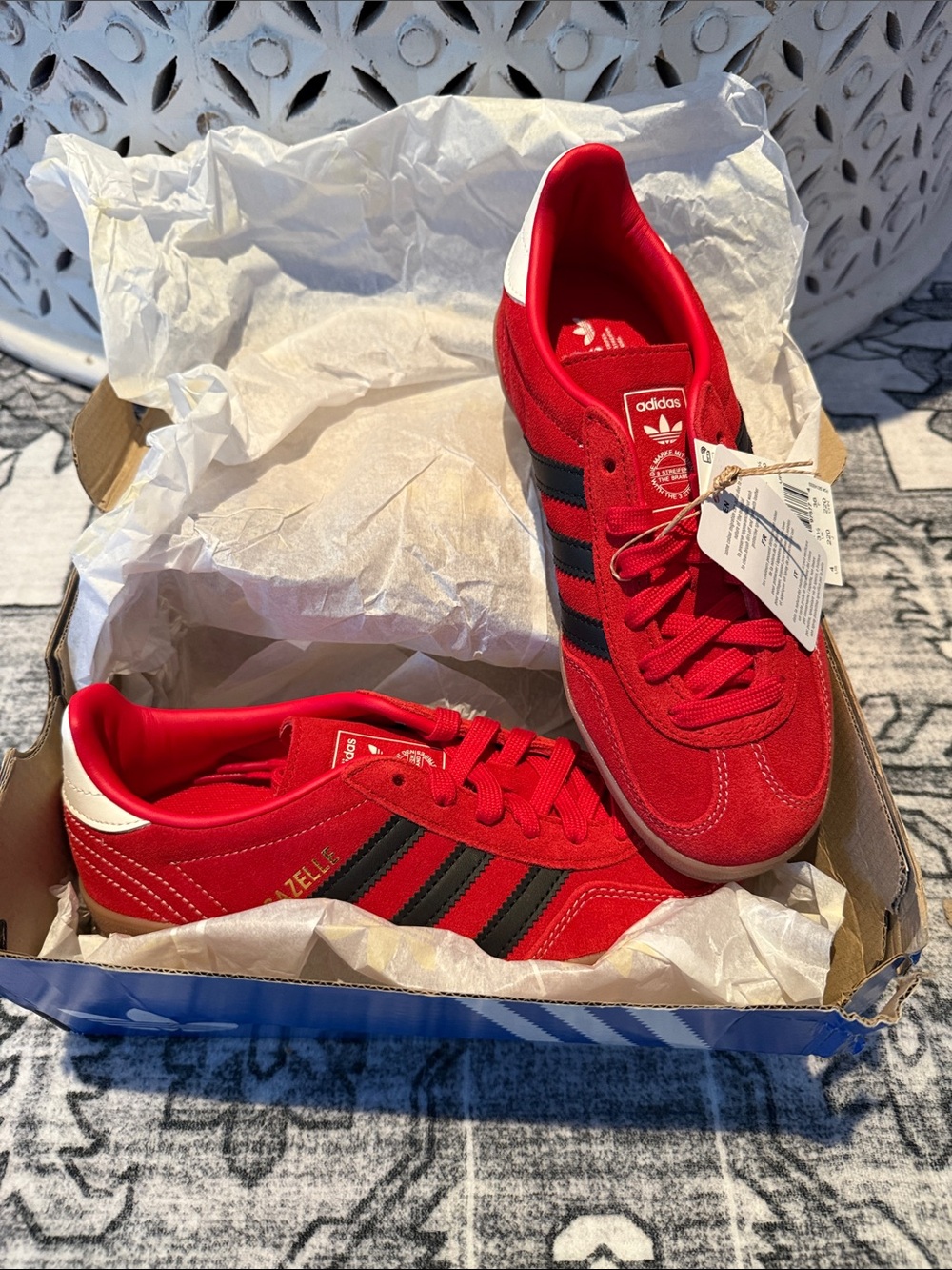 adidas kids Red & Black Gazelle Low-Top Sneakers size 4